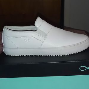 Infinity 8.5 white RUSH nursing shoes for women.